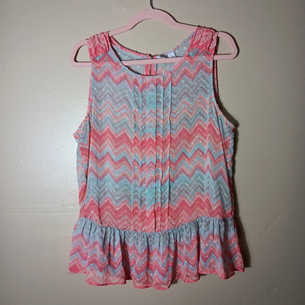 Elle sleeveless top with spring colors. Size Large - Picture 1 of 3